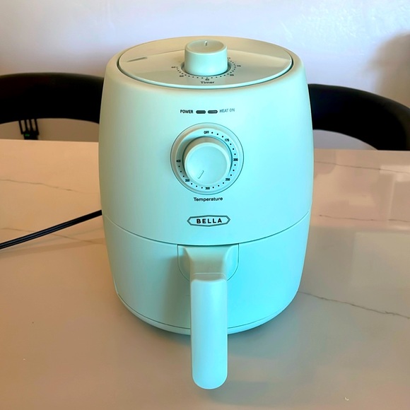Kitchen Bella 2qt 120watt Air Fryer Color Aqua Good As New Used Twice